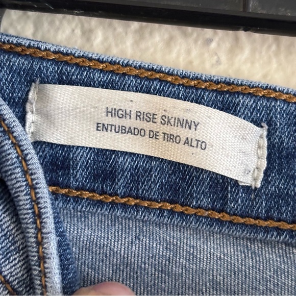 Universal Thread Blue Jeans - Picture 5 of 9